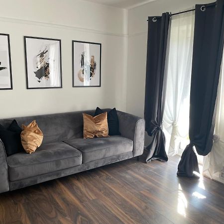 Lovely 2Bedroom 4Mins From Wimbledon Station Londra Esterno foto
