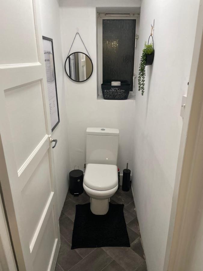 Lovely 2Bedroom 4Mins From Wimbledon Station Londra Esterno foto