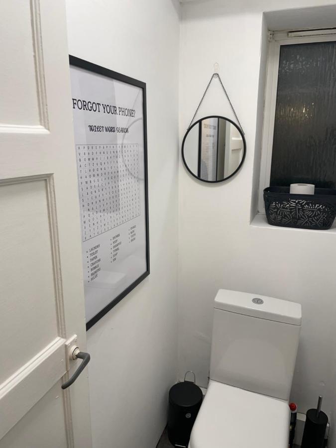 Lovely 2Bedroom 4Mins From Wimbledon Station Londra Esterno foto
