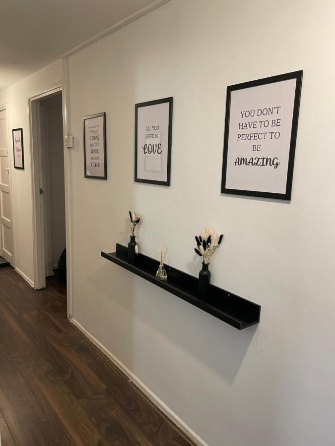 Lovely 2Bedroom 4Mins From Wimbledon Station Londra Esterno foto
