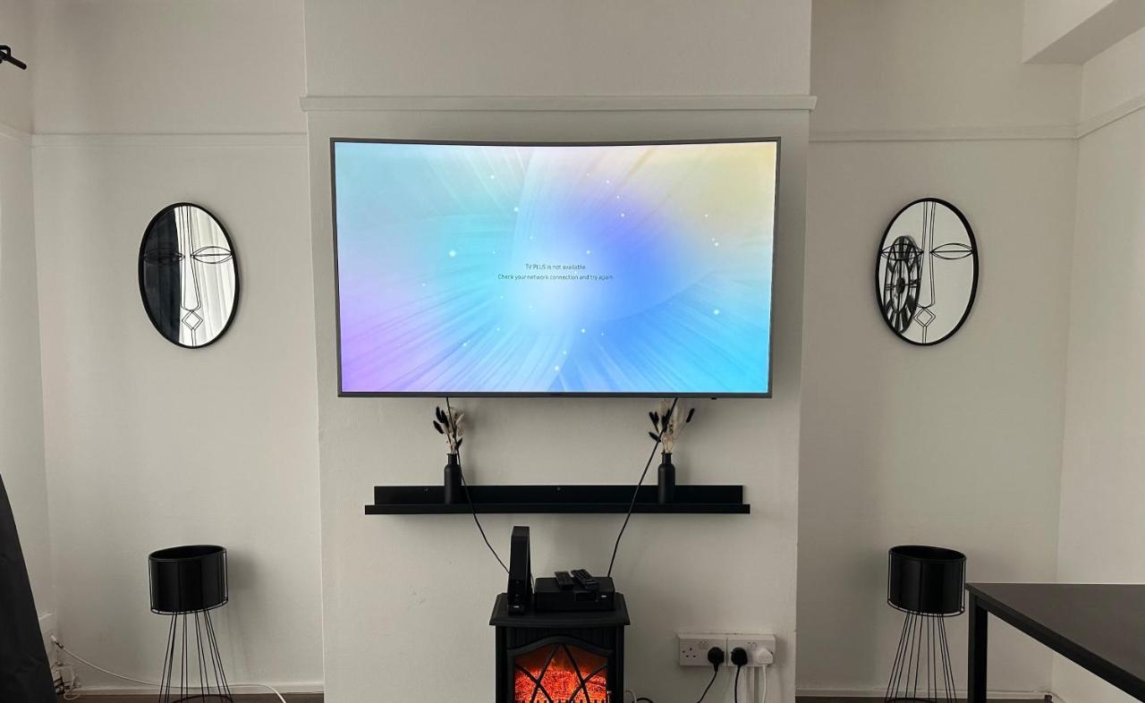 Lovely 2Bedroom 4Mins From Wimbledon Station Londra Esterno foto