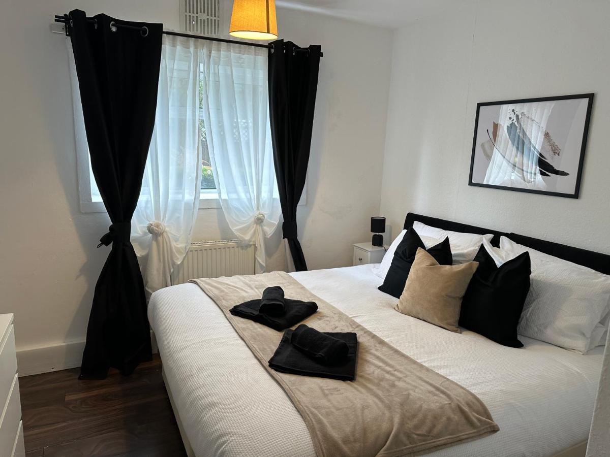 Lovely 2Bedroom 4Mins From Wimbledon Station Londra Esterno foto
