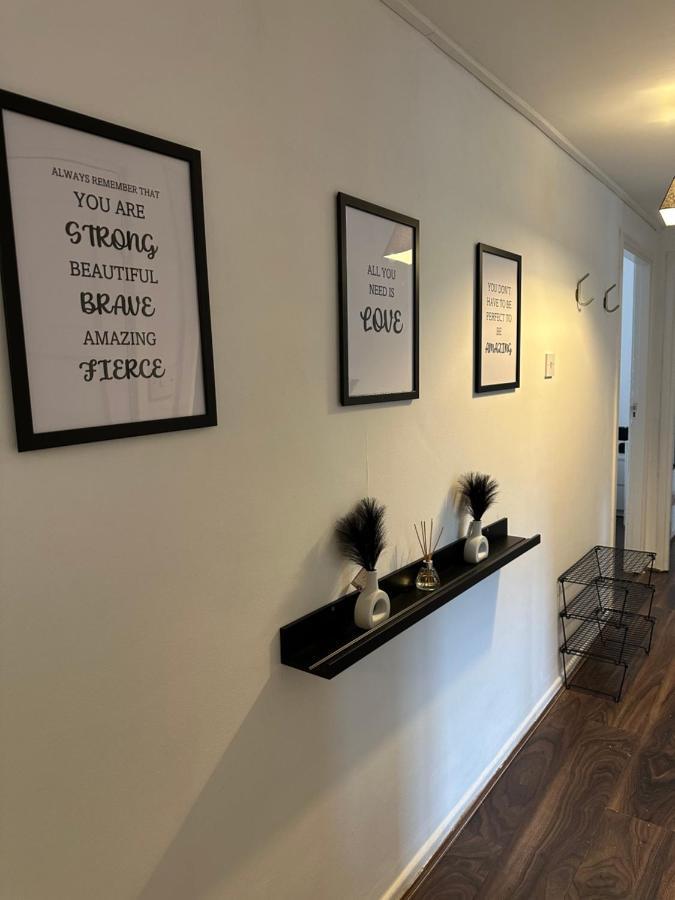 Lovely 2Bedroom 4Mins From Wimbledon Station Londra Esterno foto