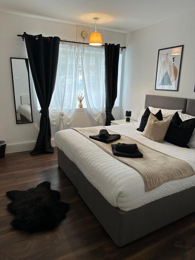 Lovely 2Bedroom 4Mins From Wimbledon Station Londra Esterno foto