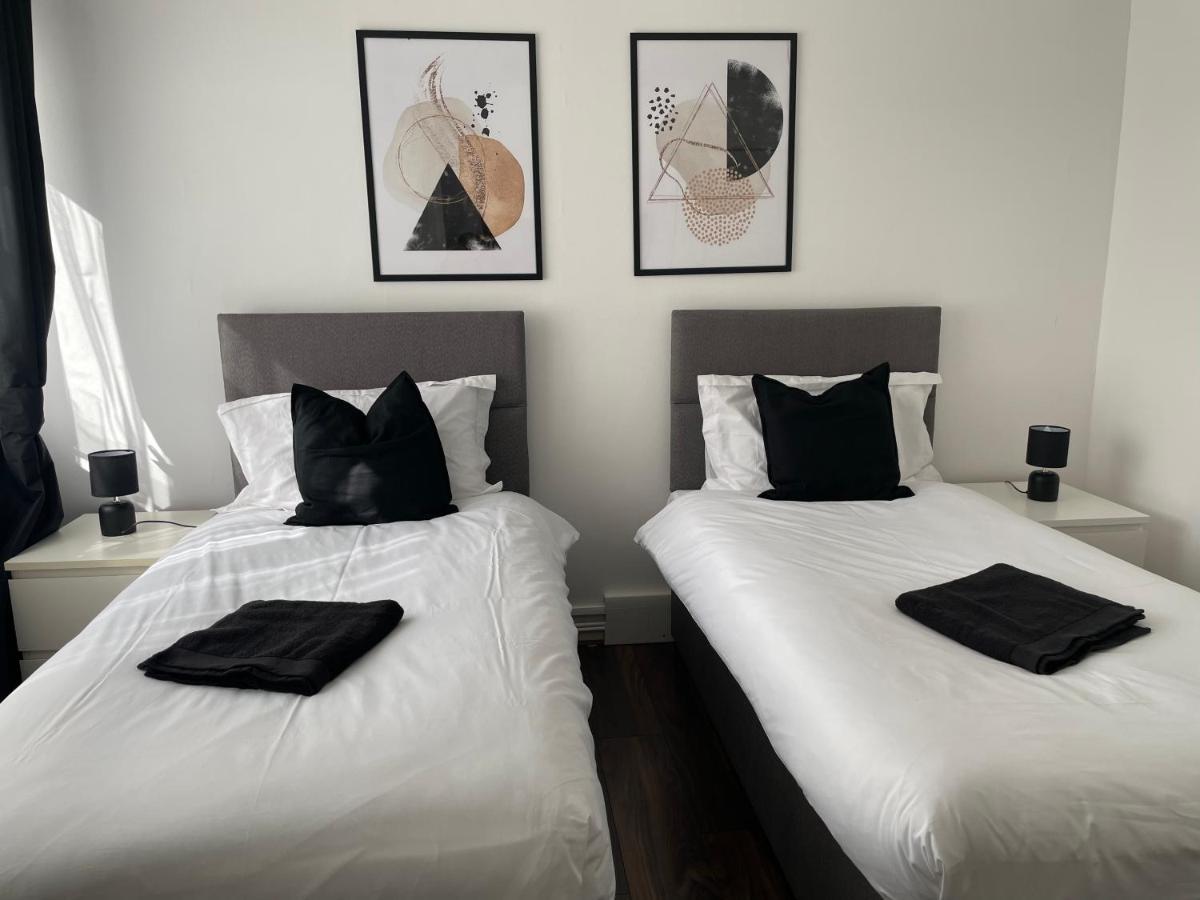 Lovely 2Bedroom 4Mins From Wimbledon Station Londra Esterno foto