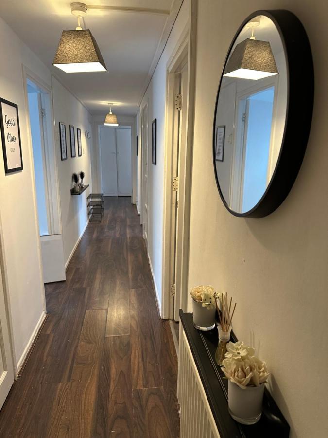 Lovely 2Bedroom 4Mins From Wimbledon Station Londra Esterno foto
