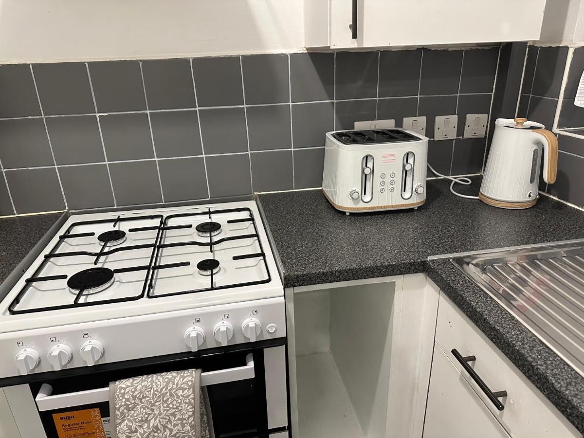 Lovely 2Bedroom 4Mins From Wimbledon Station Londra Esterno foto